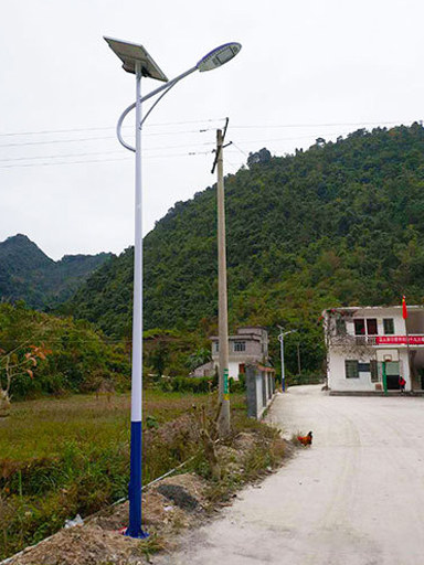 广西八步区贺街镇：百盏乡村太阳能路灯照亮农村“夜”生活